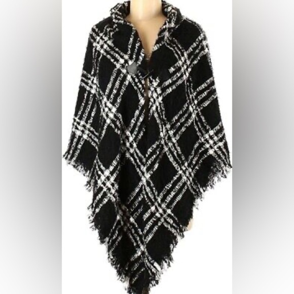 Marcus Adler New York Accessories - Marcus Adler New York Shawl Wrap Scarf Soft Woven Fringe Black White One Size